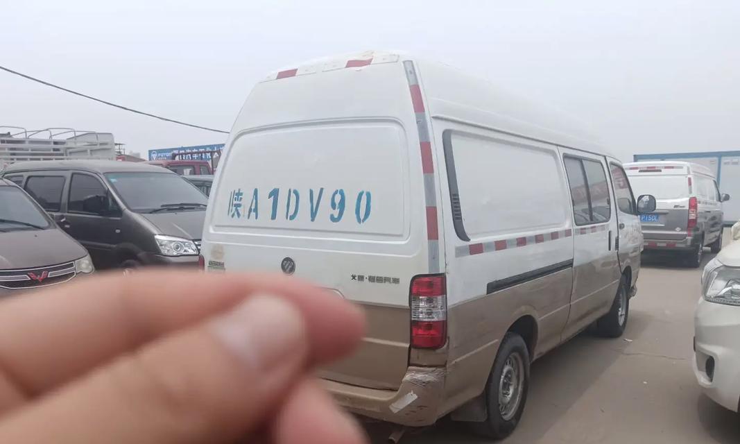 探索凌度V90的卓越品质与驾驶体验（揭秘凌度V90的尊贵豪华与领先科技）-第2张图片-星耀数码