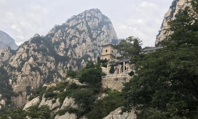 五岳天下的壮丽景色与神奇传说（探索中国五大名山的奇观与历史）-第1张图片-星耀数码