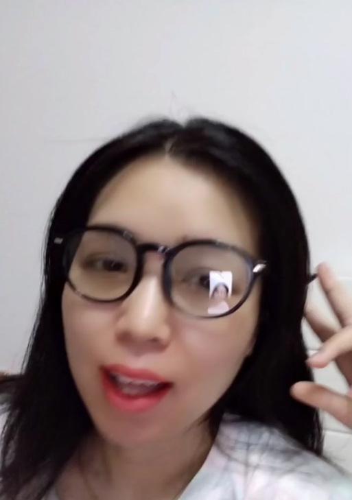 戴眼镜玩手机的影响（眼镜、手机、视力、健康）-第2张图片-星耀数码